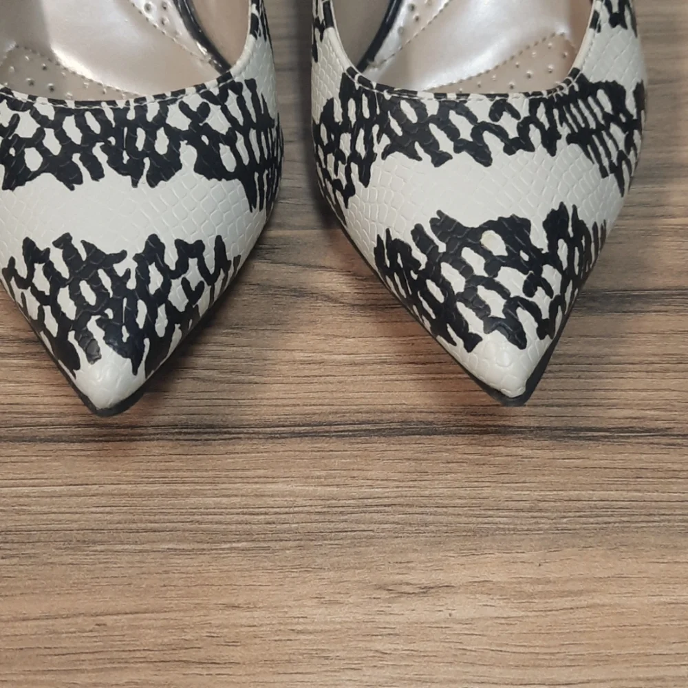 Dex Flex Comfort  Ivory and black pattern heels Size 9 - Picture 3 of 7
